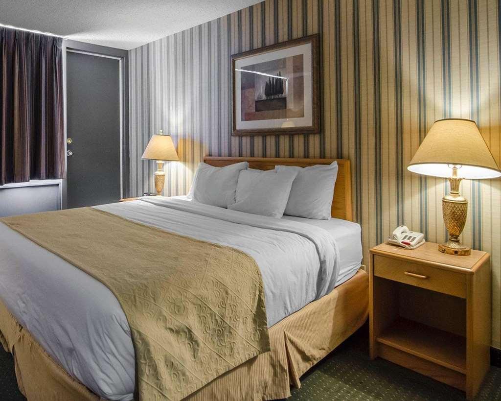 Ramada By Wyndham Whitecourt Hotel Kamer foto