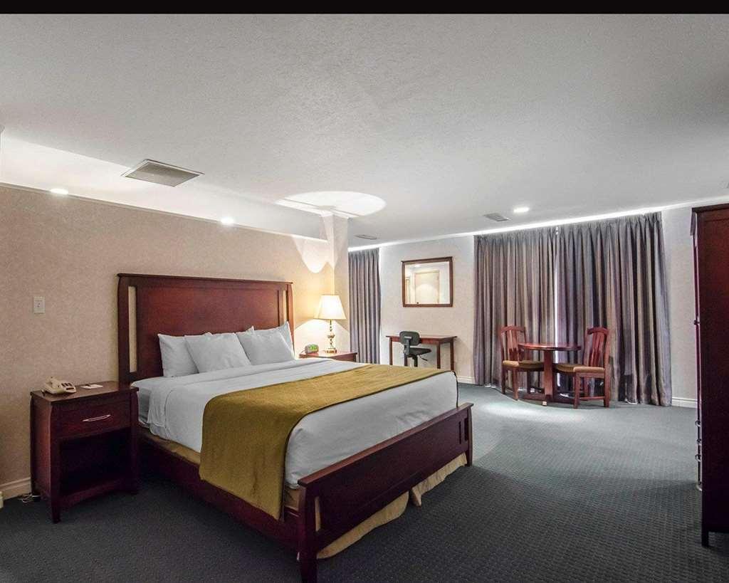 Ramada By Wyndham Whitecourt Hotel Kamer foto