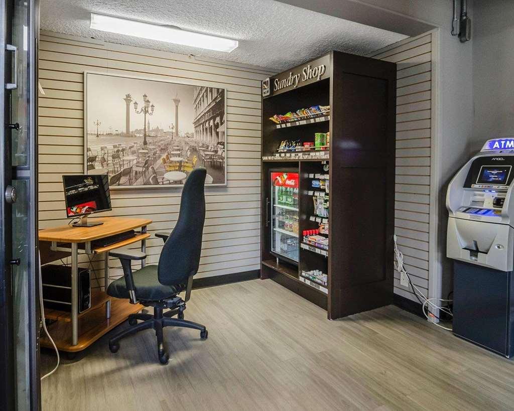 Ramada By Wyndham Whitecourt Hotel Faciliteiten foto