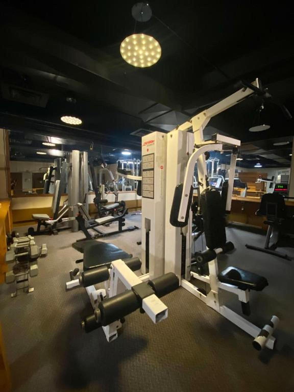 Ramada By Wyndham Whitecourt Hotel Buitenkant foto